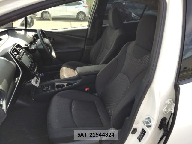 Toyota PRIUS 2017-08 8285680-15