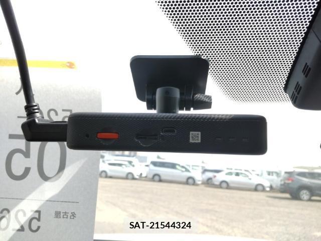 Toyota PRIUS 2017-08 8285680-16