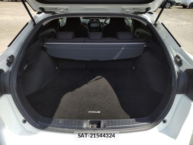 Toyota PRIUS 2017-08 8285680-7