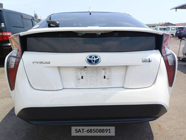 Toyota PRIUS 2017-02 8285688-1