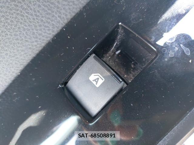 Toyota PRIUS 2017-02 8285688-12