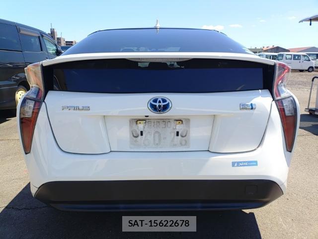 Toyota PRIUS 2017-02 8285693-1