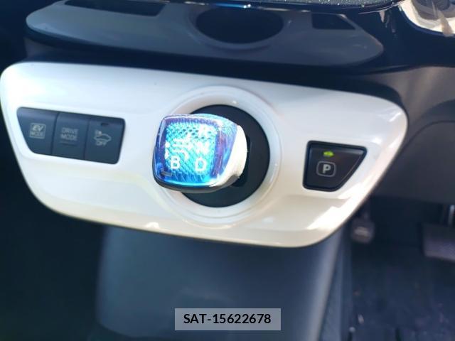 Toyota PRIUS 2017-02 8285693-11