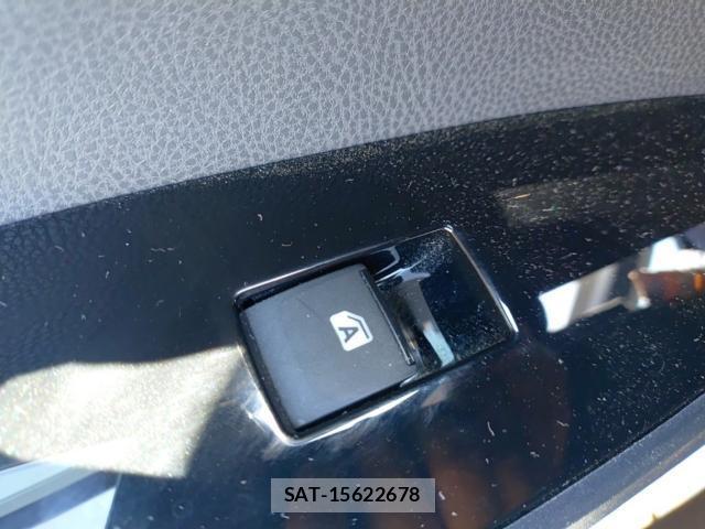 Toyota PRIUS 2017-02 8285693-12