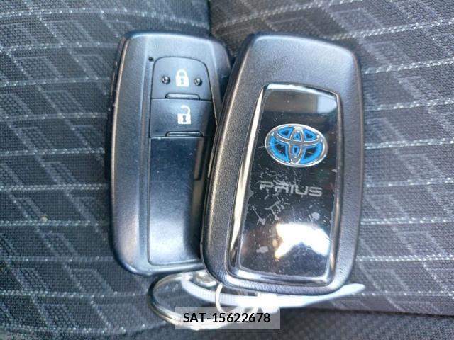 Toyota PRIUS 2017-02 8285693-14