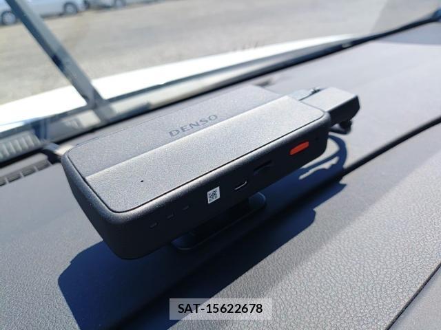 Toyota PRIUS 2017-02 8285693-16