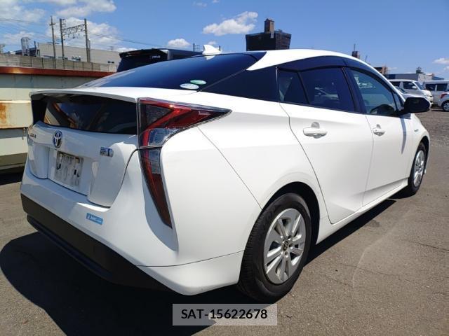 Toyota PRIUS 2017-02 8285693-4
