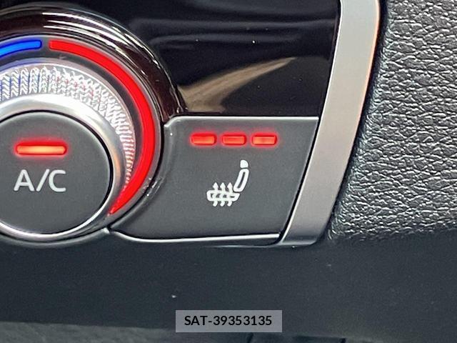 Audi Q2 2021-08 8283447-8