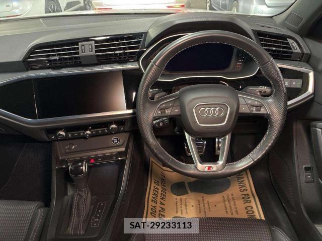 Audi Q3 2023-11 8284396-2