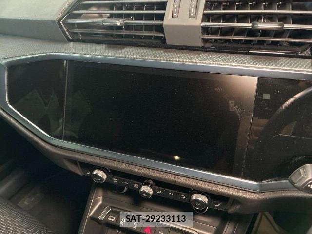Audi Q3 2023-11 8284396-4