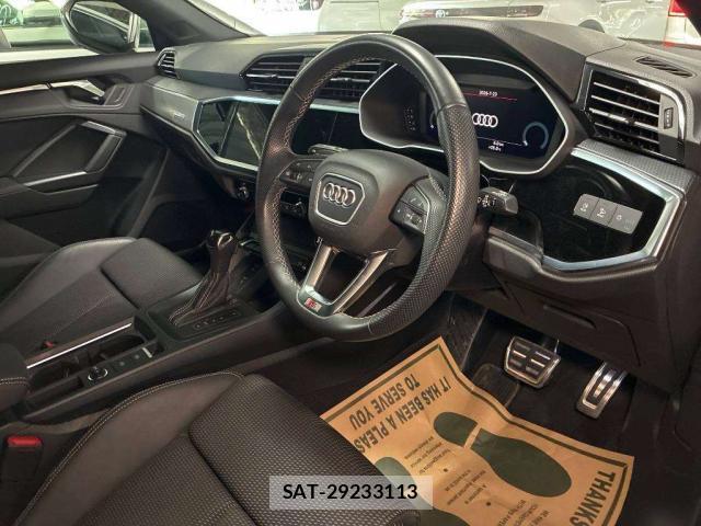 Audi Q3 2023-11 8284396-5