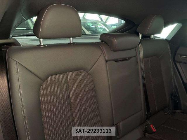 Audi Q3 2023-11 8284396-6
