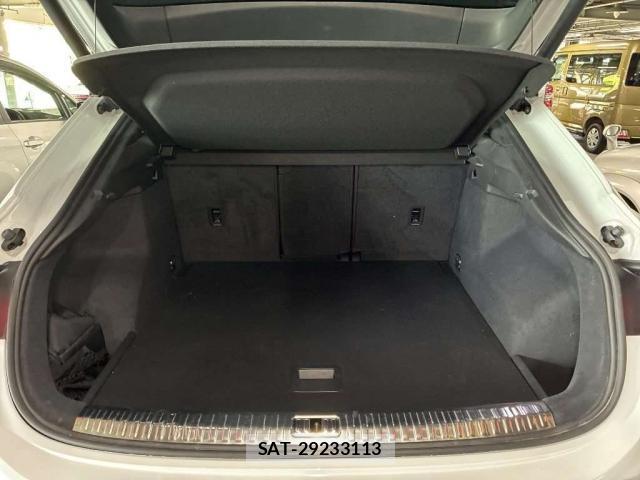 Audi Q3 2023-11 8284396-7