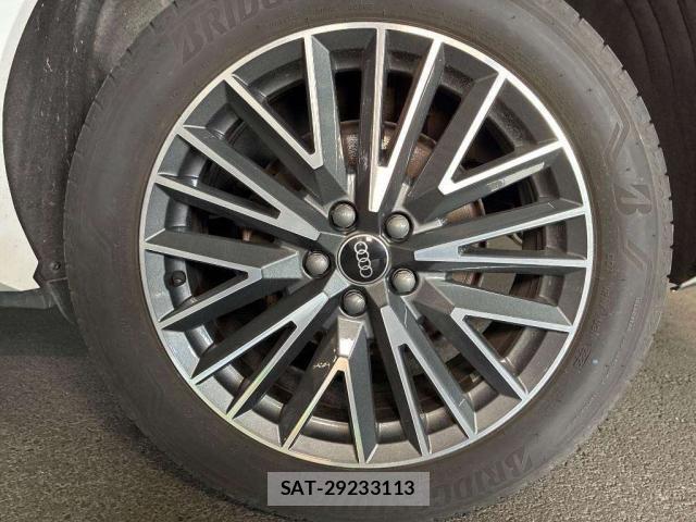 Audi Q3 2023-11 8284396-8
