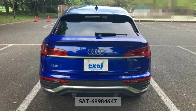 Audi Q5 2021-08 8282221-1