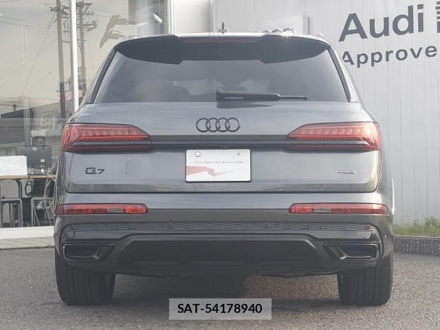 Audi Q7 2024-09 8282589-14