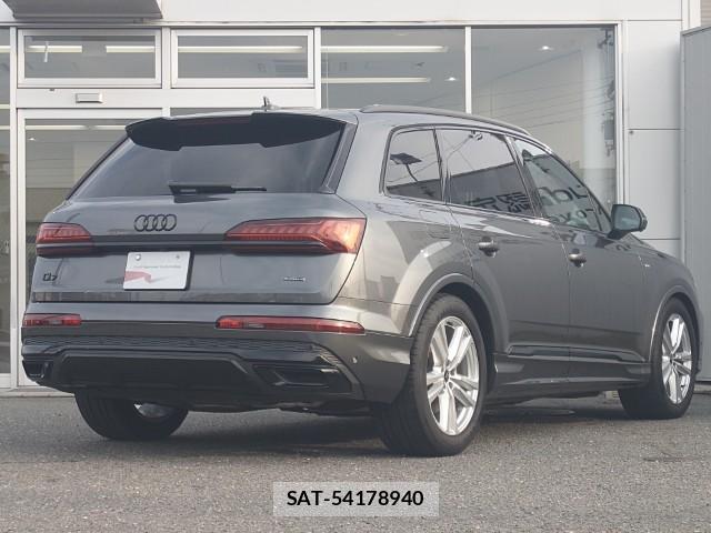 Audi Q7 2024-09 8282589-2