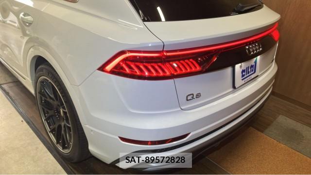 Audi Q8 2019-09 8281436-13
