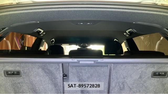 Audi Q8 2019-09 8281436-15