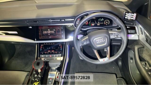 Audi Q8 2019-09 8281436-16