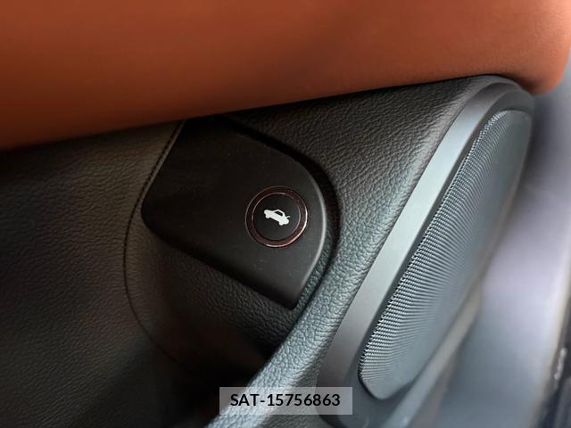 Maserati QUATTROPORTE 2014-12 8284027-13
