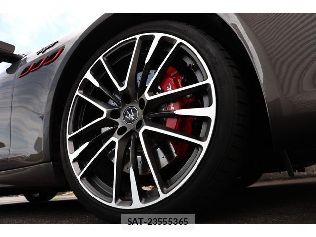 Maserati QUATTROPORTE 2021-11 8285238-10