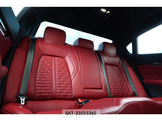 Maserati QUATTROPORTE 2021-11 8285238-15