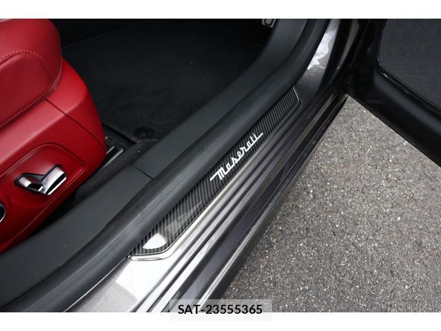 Maserati QUATTROPORTE 2021-11 8285238-17