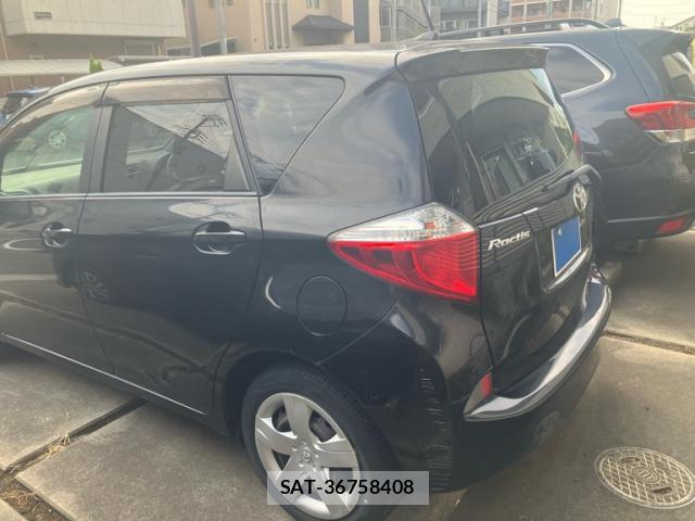 Toyota RACTIS 2011-08 8279644-13