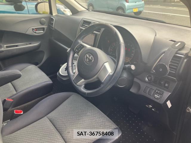 Toyota RACTIS 2011-08 8279644-14