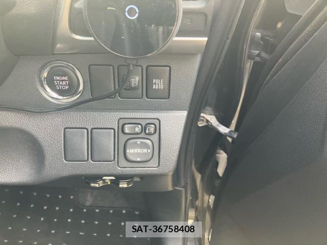 Toyota RACTIS 2011-08 8279644-16