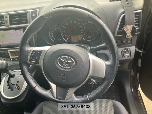 Toyota RACTIS 2011-08 8279644-17