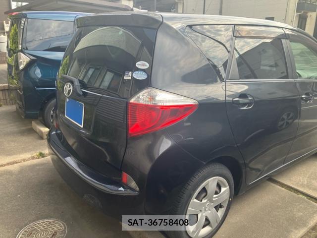 Toyota RACTIS 2011-08 8279644-2