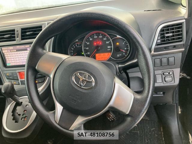 Toyota RACTIS 2011-04 8279837-5