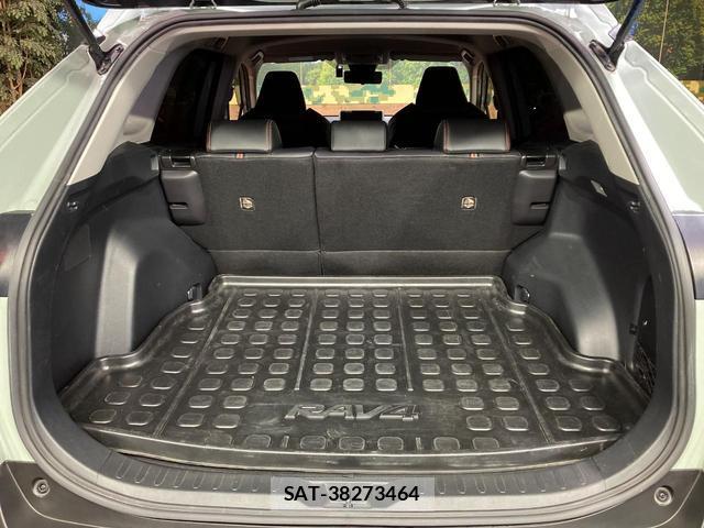Toyota RAV4 2019-07 8277644-10