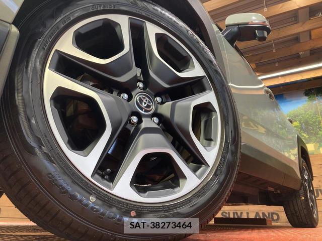 Toyota RAV4 2019-07 8277644-12