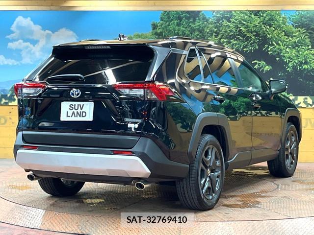 Toyota RAV4 2023-10 8277756-16