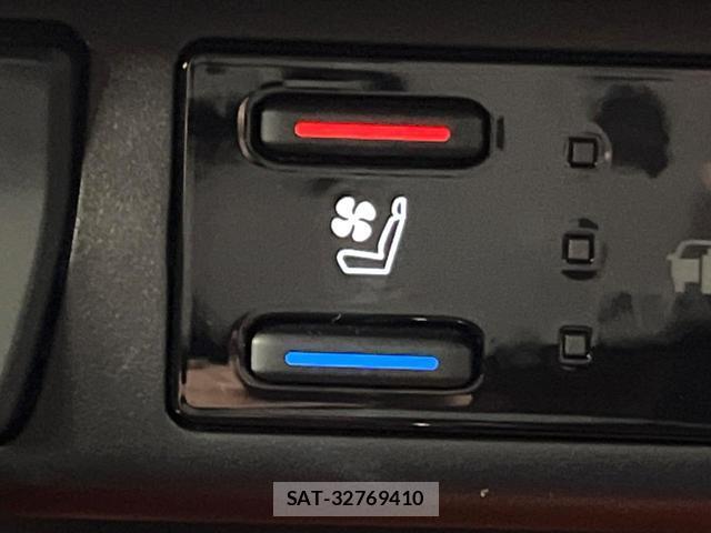 Toyota RAV4 2023-10 8277756-5
