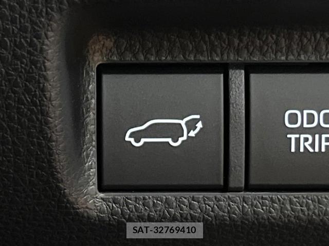 Toyota RAV4 2023-10 8277756-6