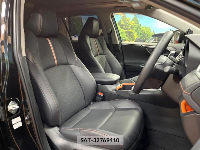 Toyota RAV4 2023-10 8277756-7