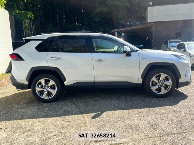 Toyota RAV4 2019-08 8277958-4