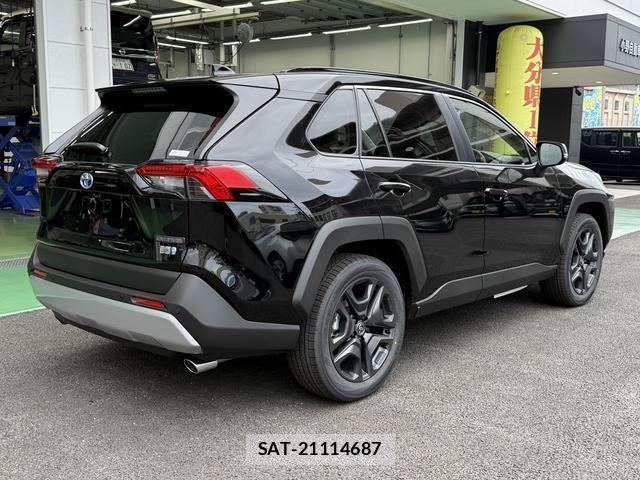 Toyota RAV4 2024-10 8277968-1