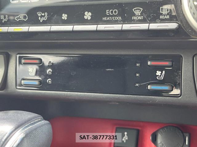 Toyota RAV4 2022-10 8282512-4