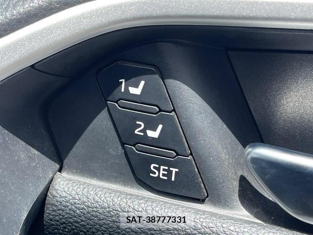 Toyota RAV4 2022-10 8282512-6