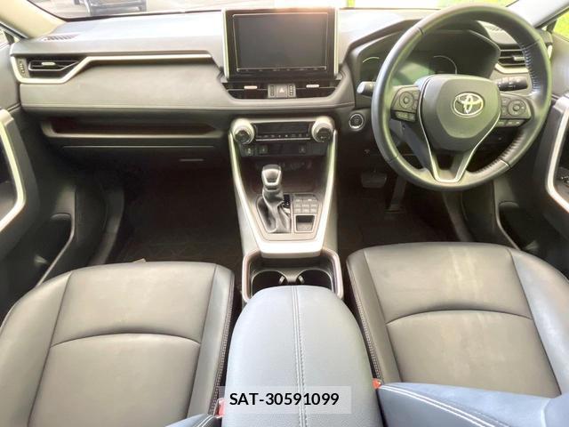 Toyota RAV4 2021-07 8282628-1