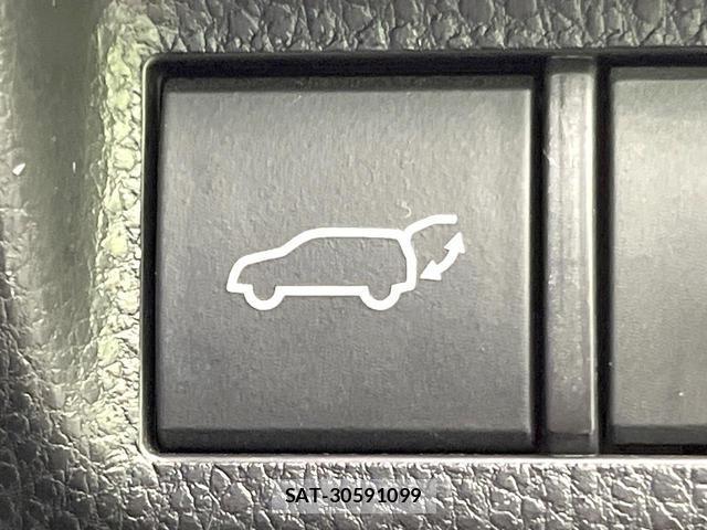Toyota RAV4 2021-07 8282628-5
