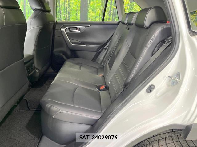 Toyota RAV4 2023-03 8282672-8