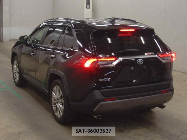 Toyota RAV4 2021-05 8283088-1