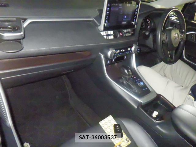 Toyota RAV4 2021-05 8283088-2