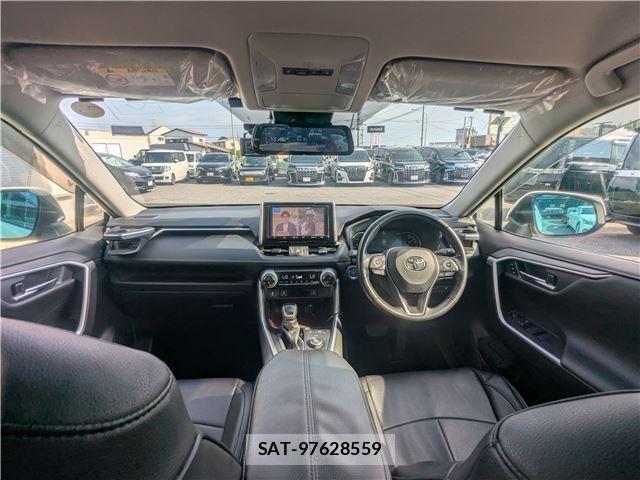 Toyota RAV4 2021-10 8283703-1